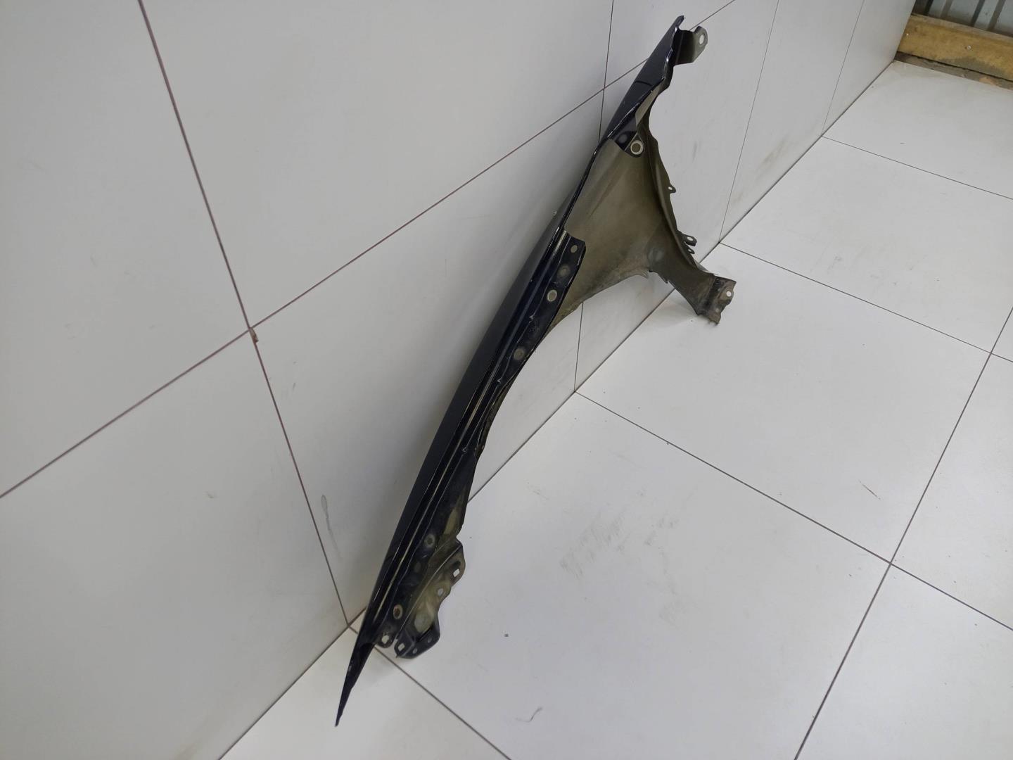 Крыло переднее правое