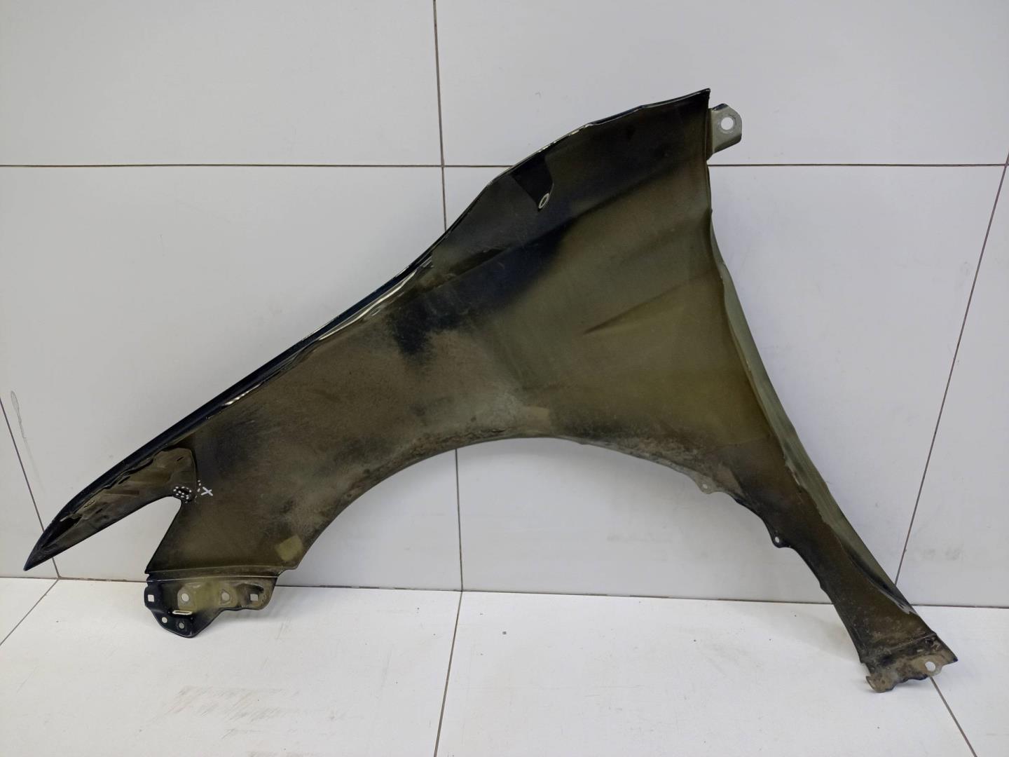 Крыло переднее правое