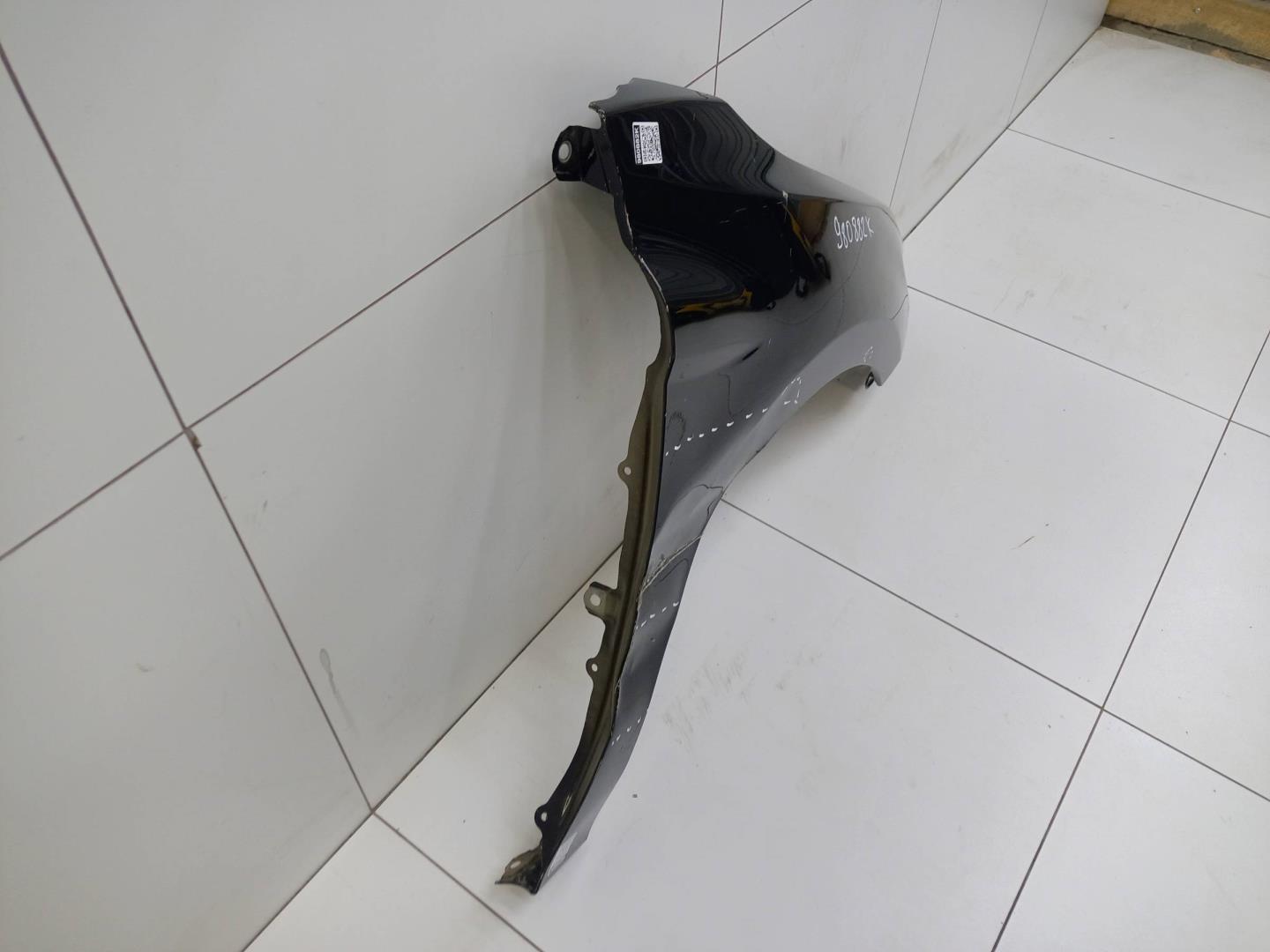 Крыло переднее правое