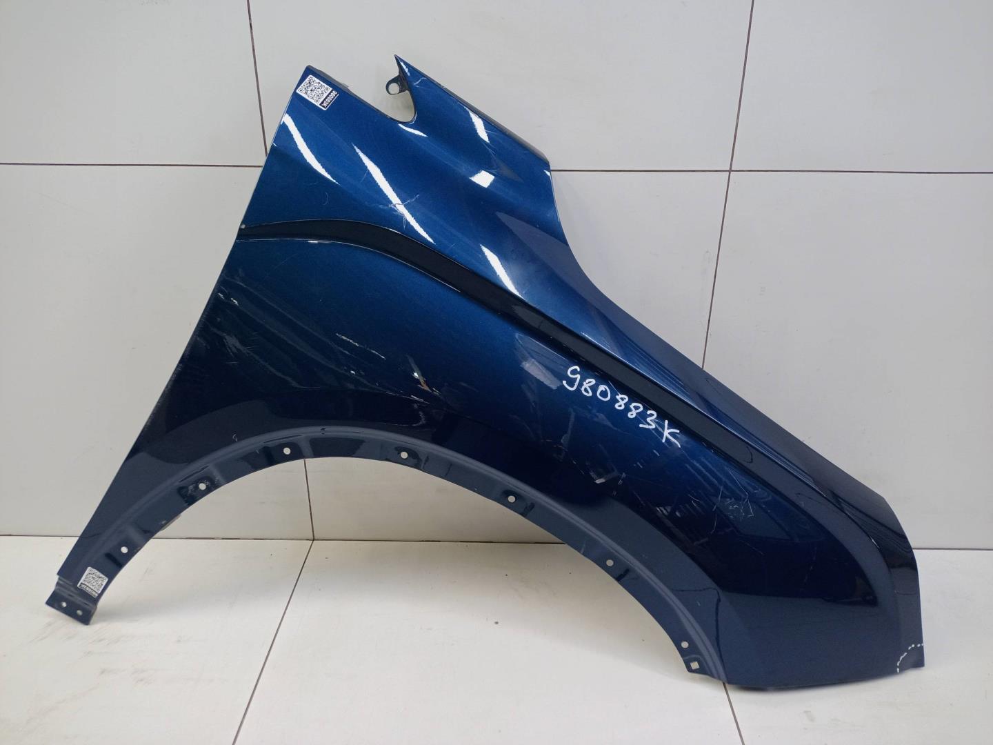 Крыло переднее правое