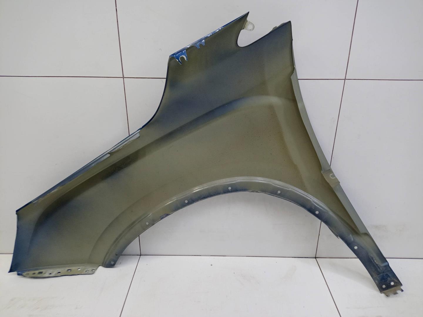 Крыло переднее правое