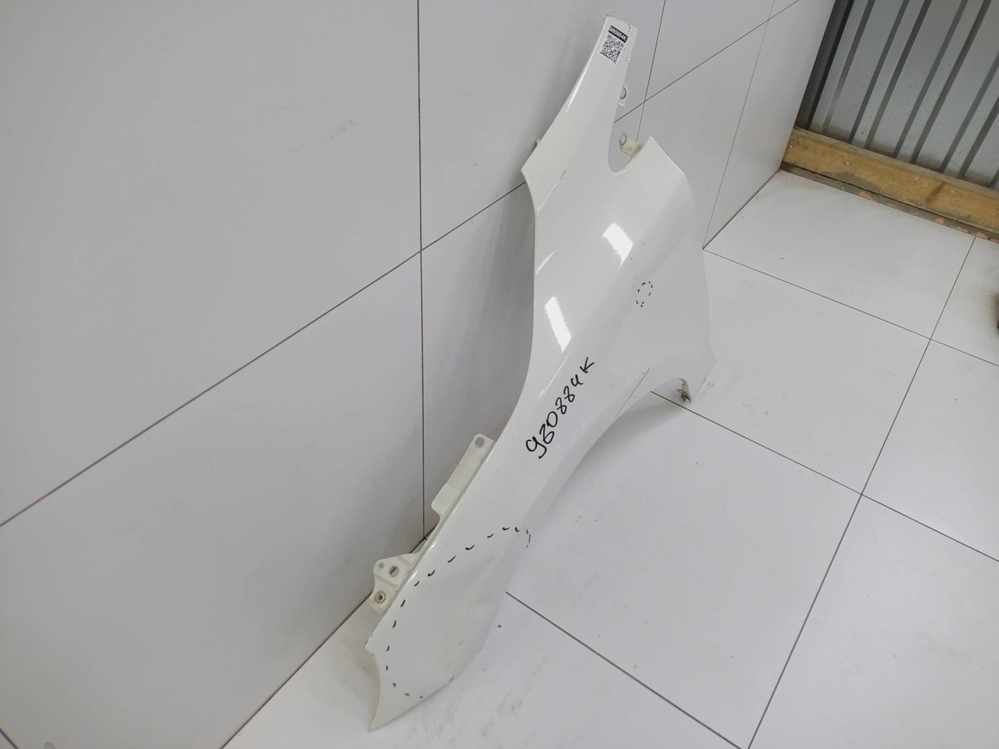 Крыло переднее левое