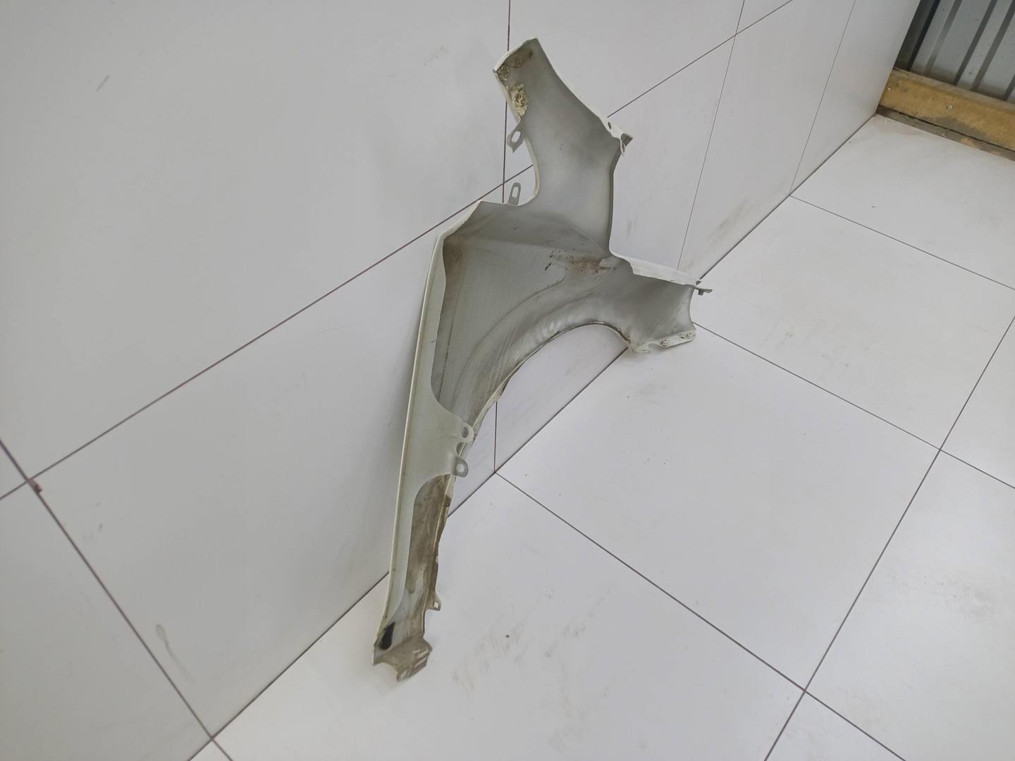 Крыло переднее левое