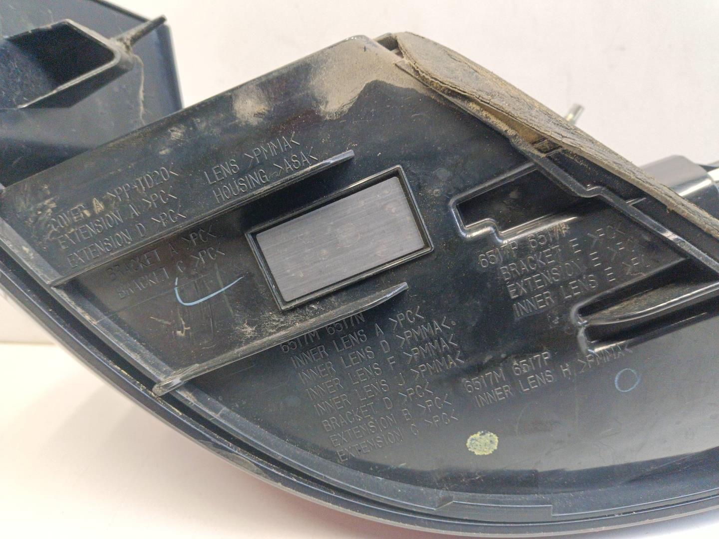 Фонарь задний наружный левый