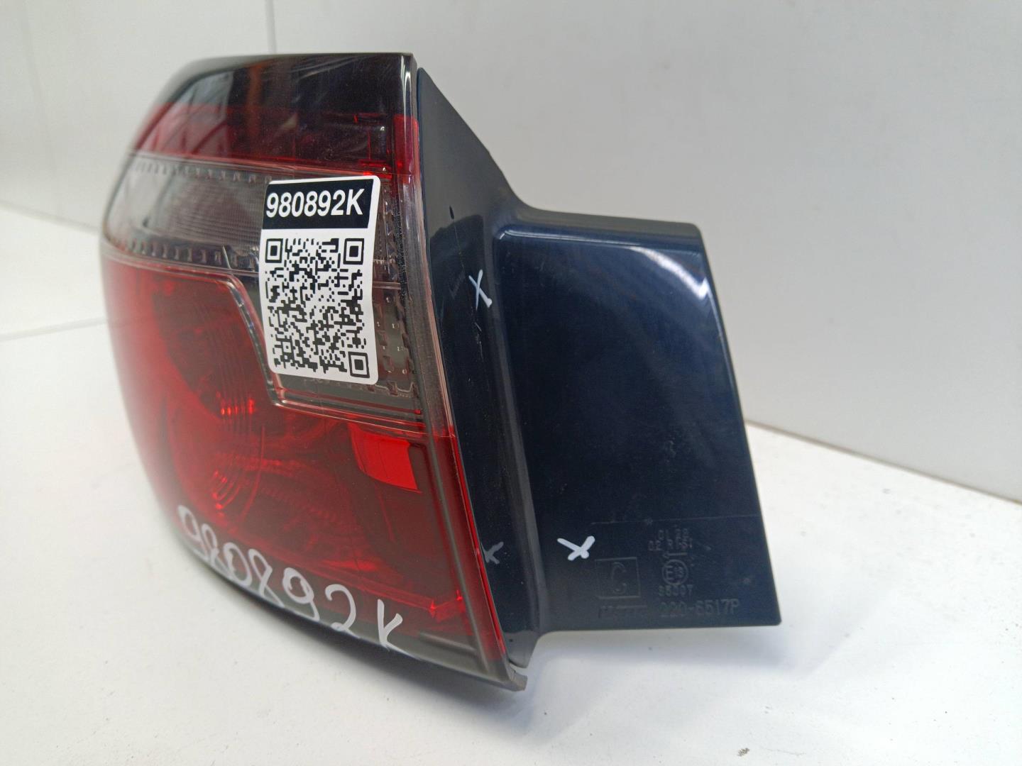 Фонарь задний наружный левый