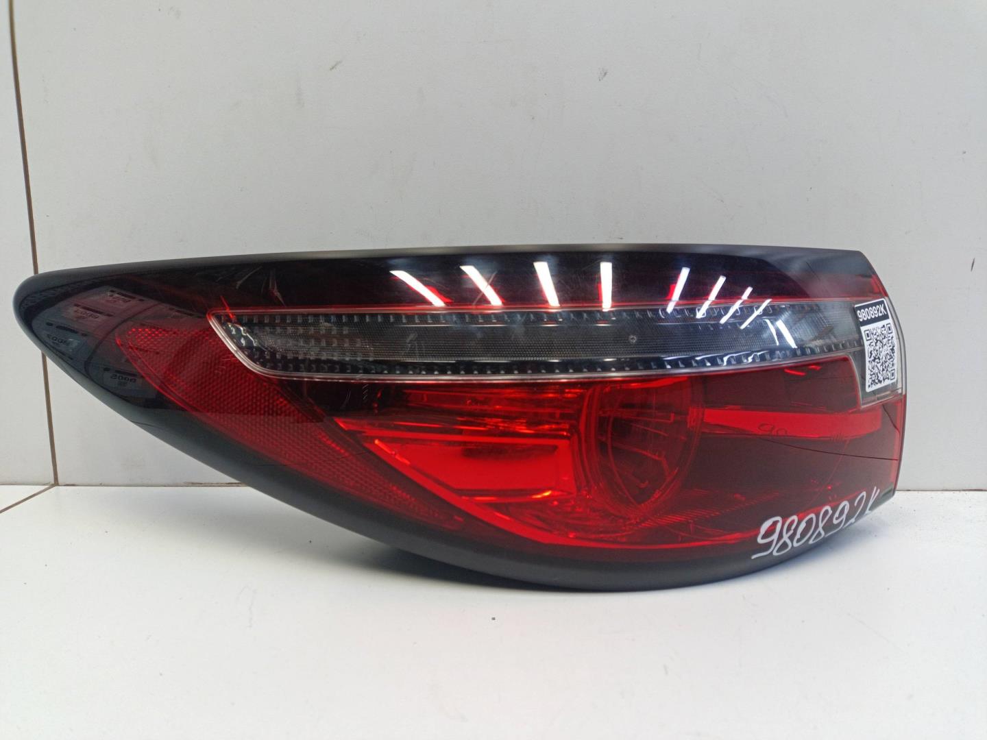 Фонарь задний наружный левый