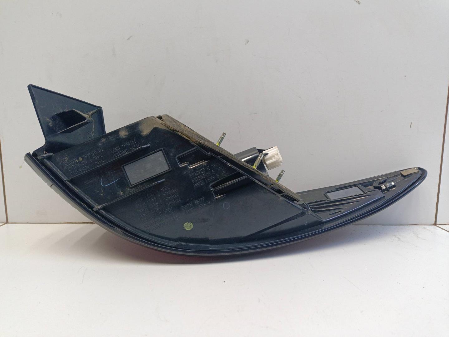 Фонарь задний наружный левый