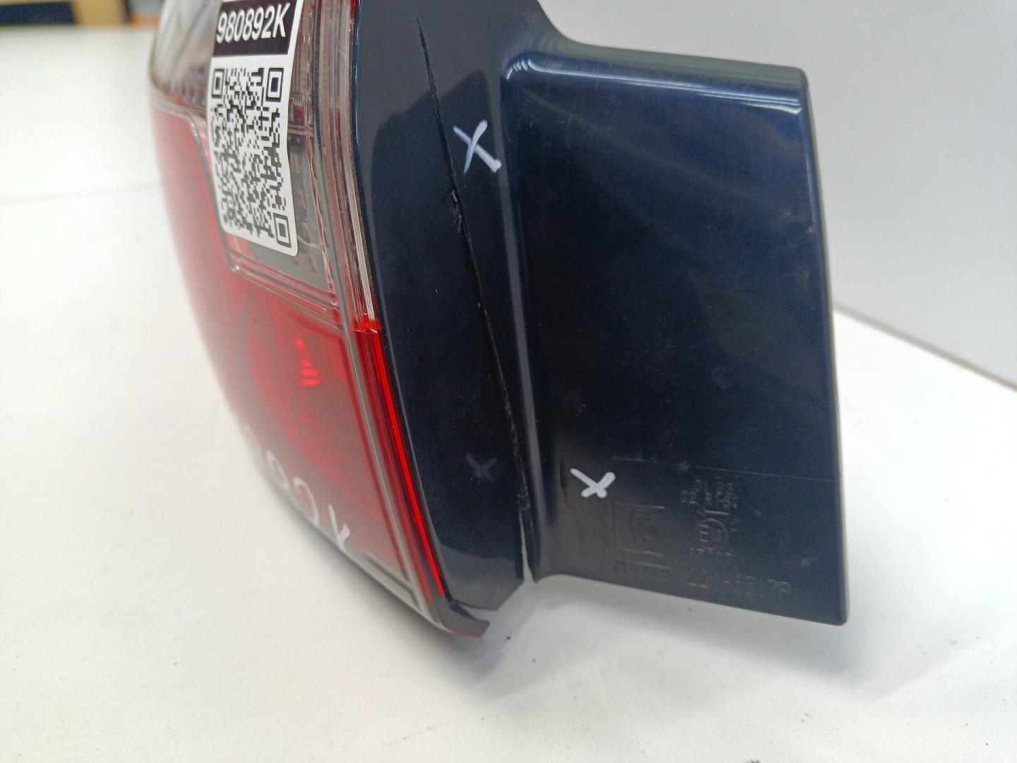 Фонарь задний наружный левый