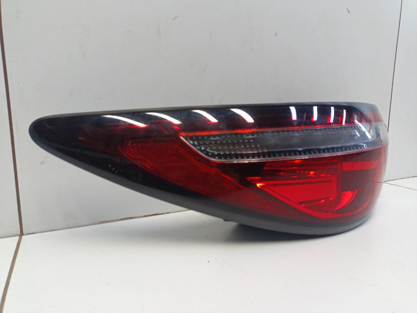 Фонарь задний наружный левый