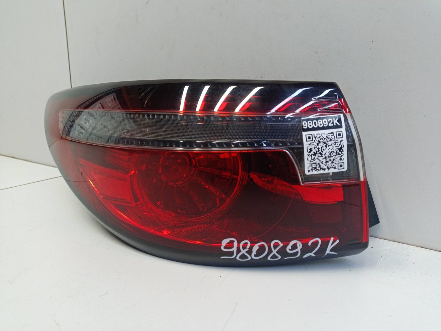 Фонарь задний наружный левый