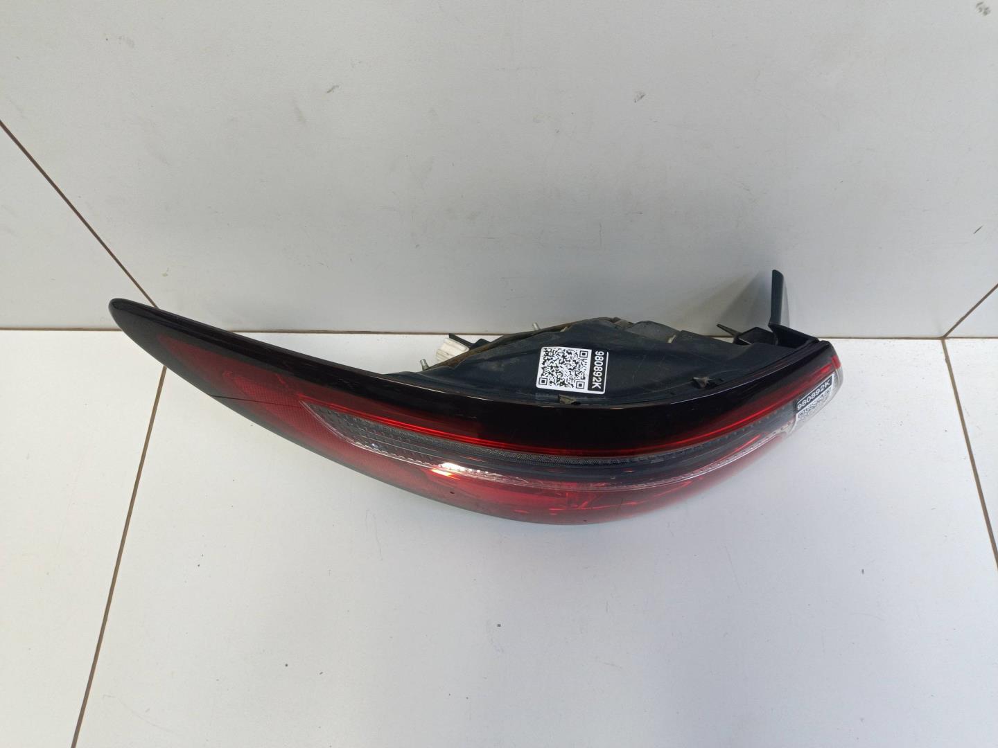 Фонарь задний наружный левый