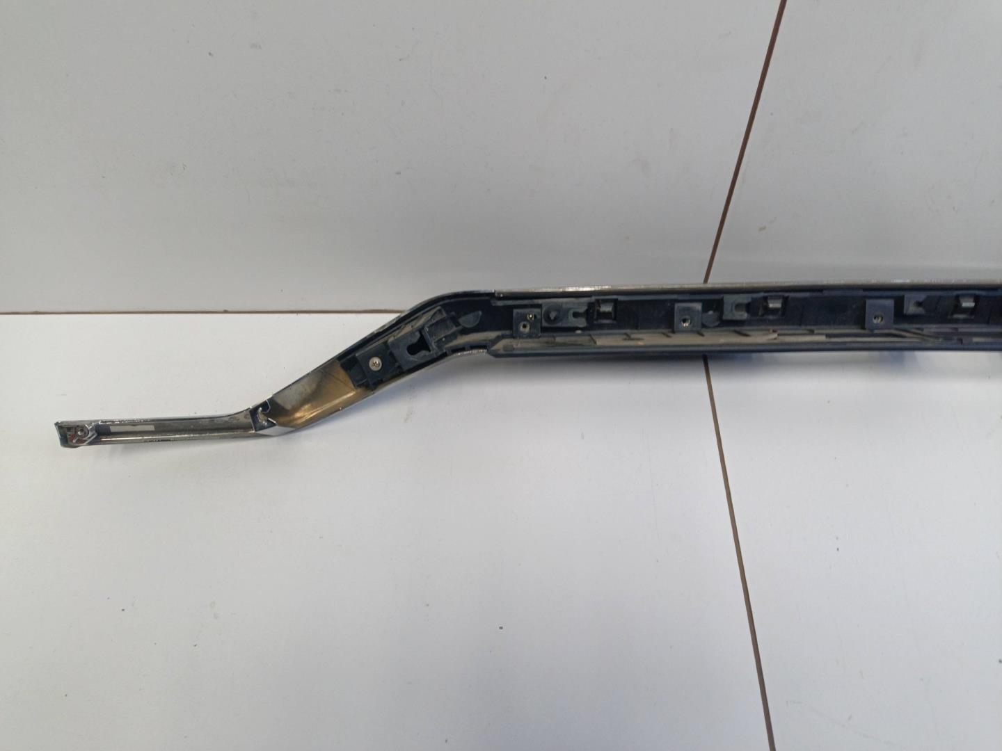 Накладка двери багажника