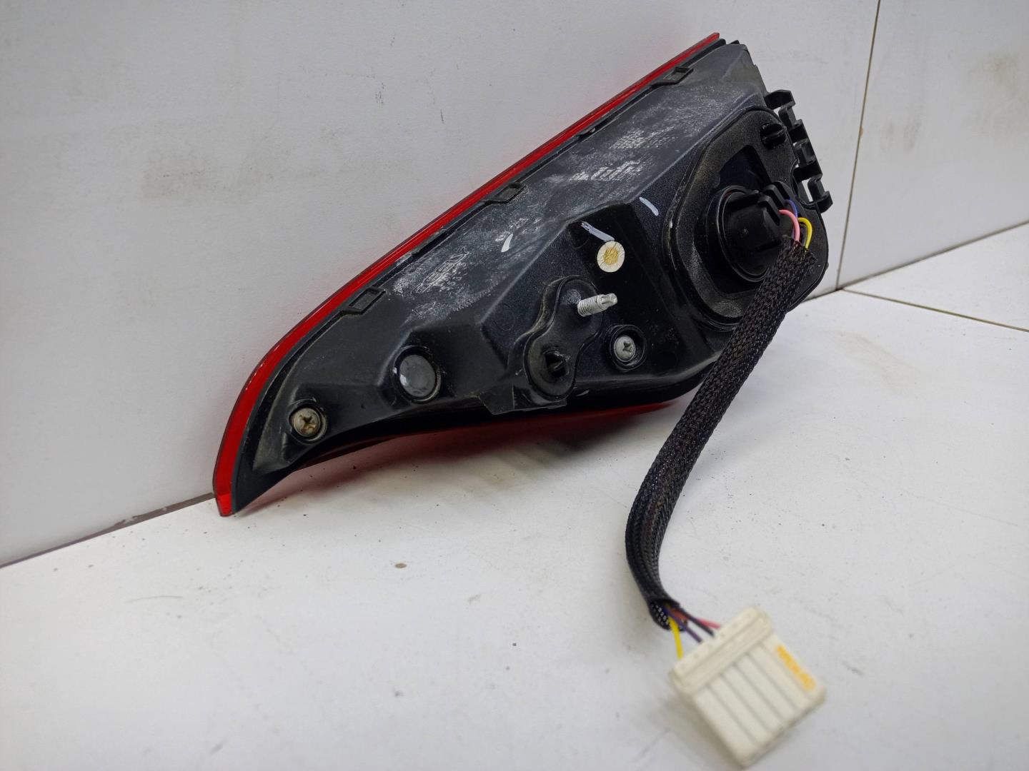 Фонарь задний внутренний левый