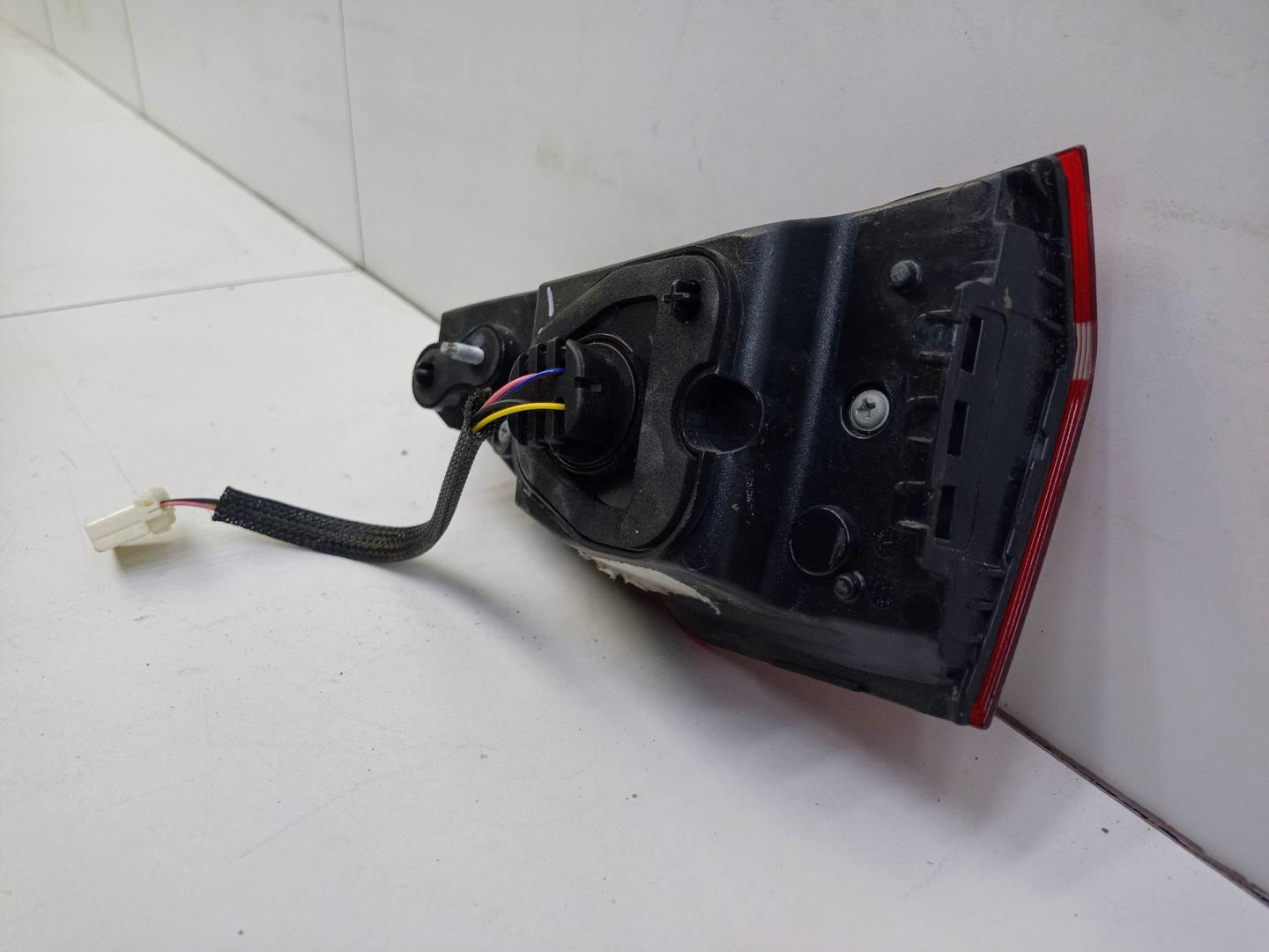 Фонарь задний внутренний левый