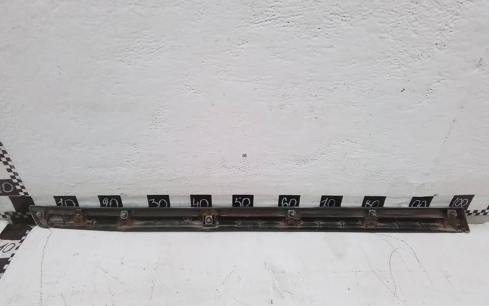 Накладка двери передней правой