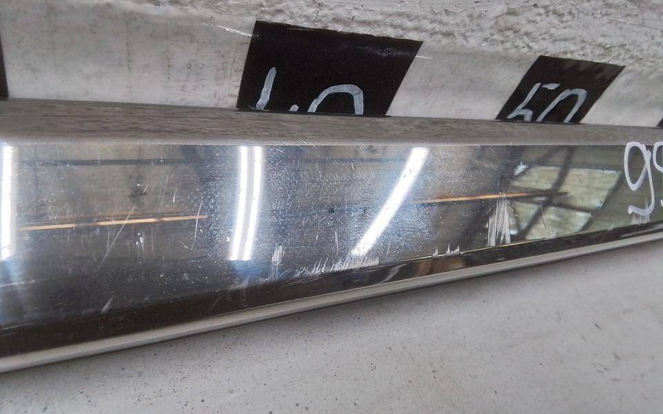 Накладка двери передней правой