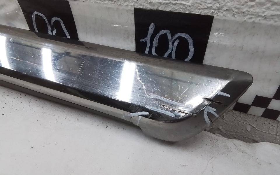 Накладка двери передней правой