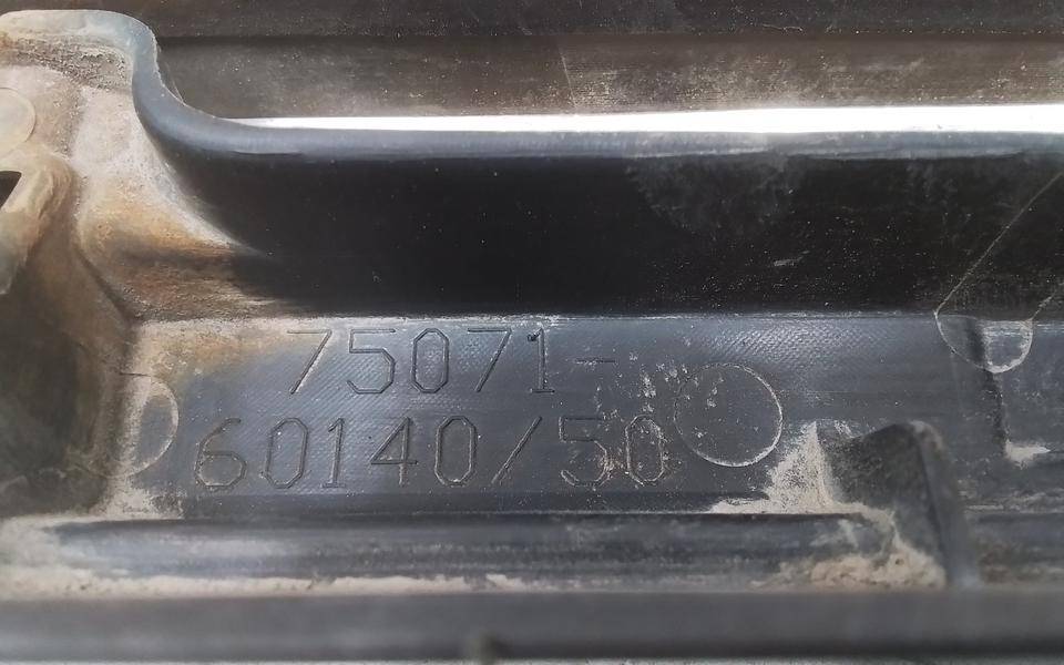 Накладка двери передней правой