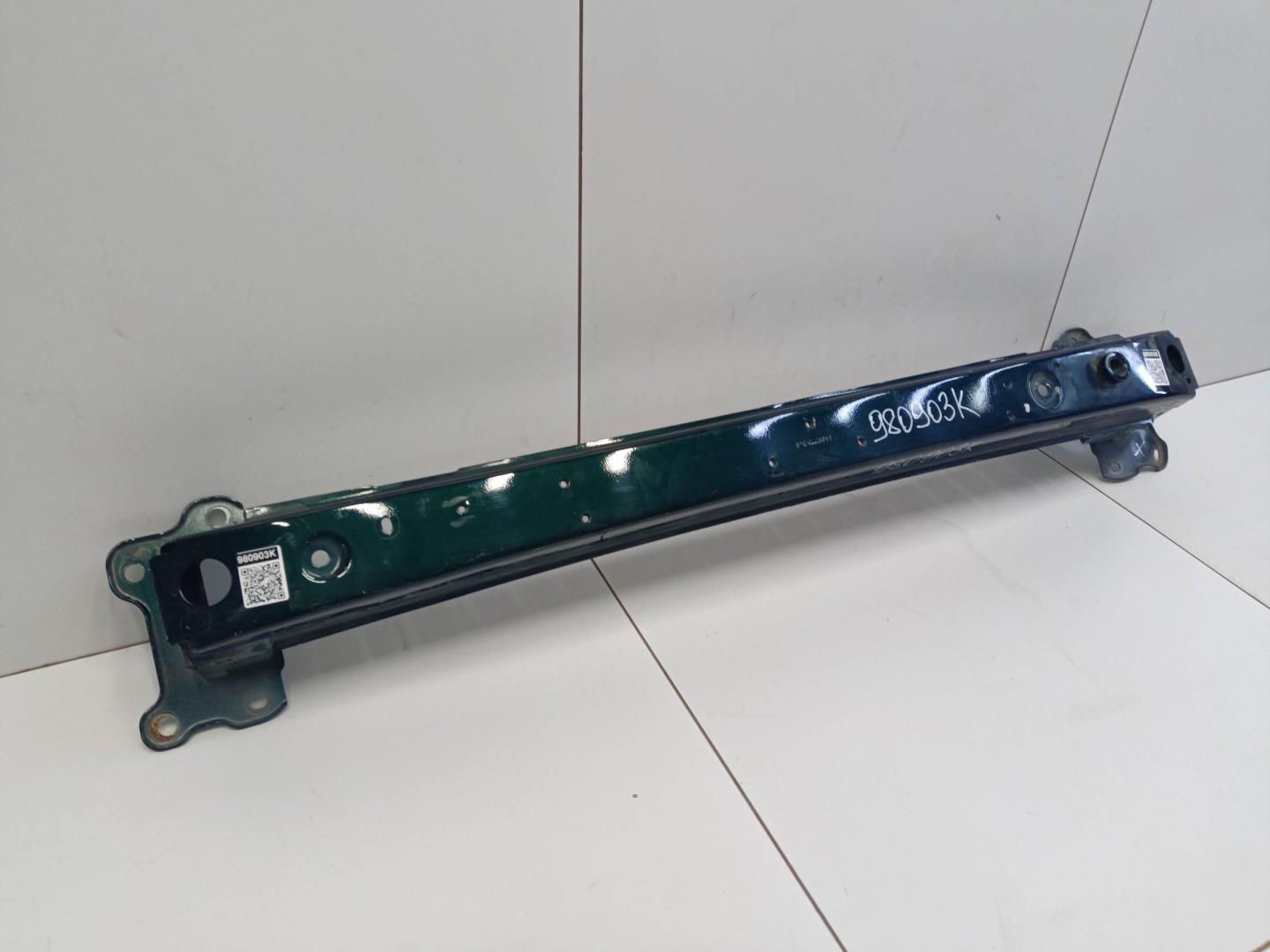 Усилитель переднего бампера