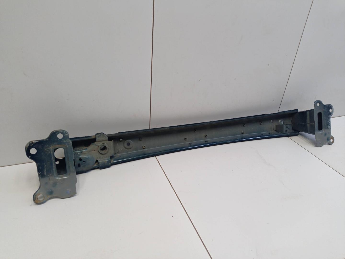 Усилитель переднего бампера