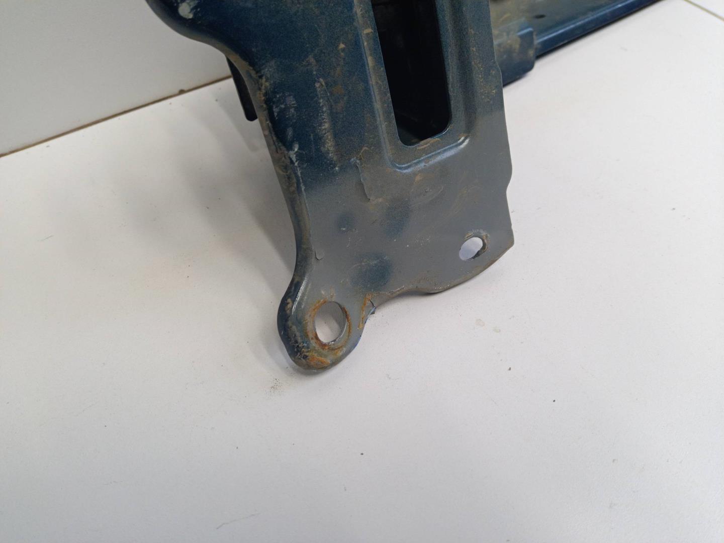 Усилитель переднего бампера