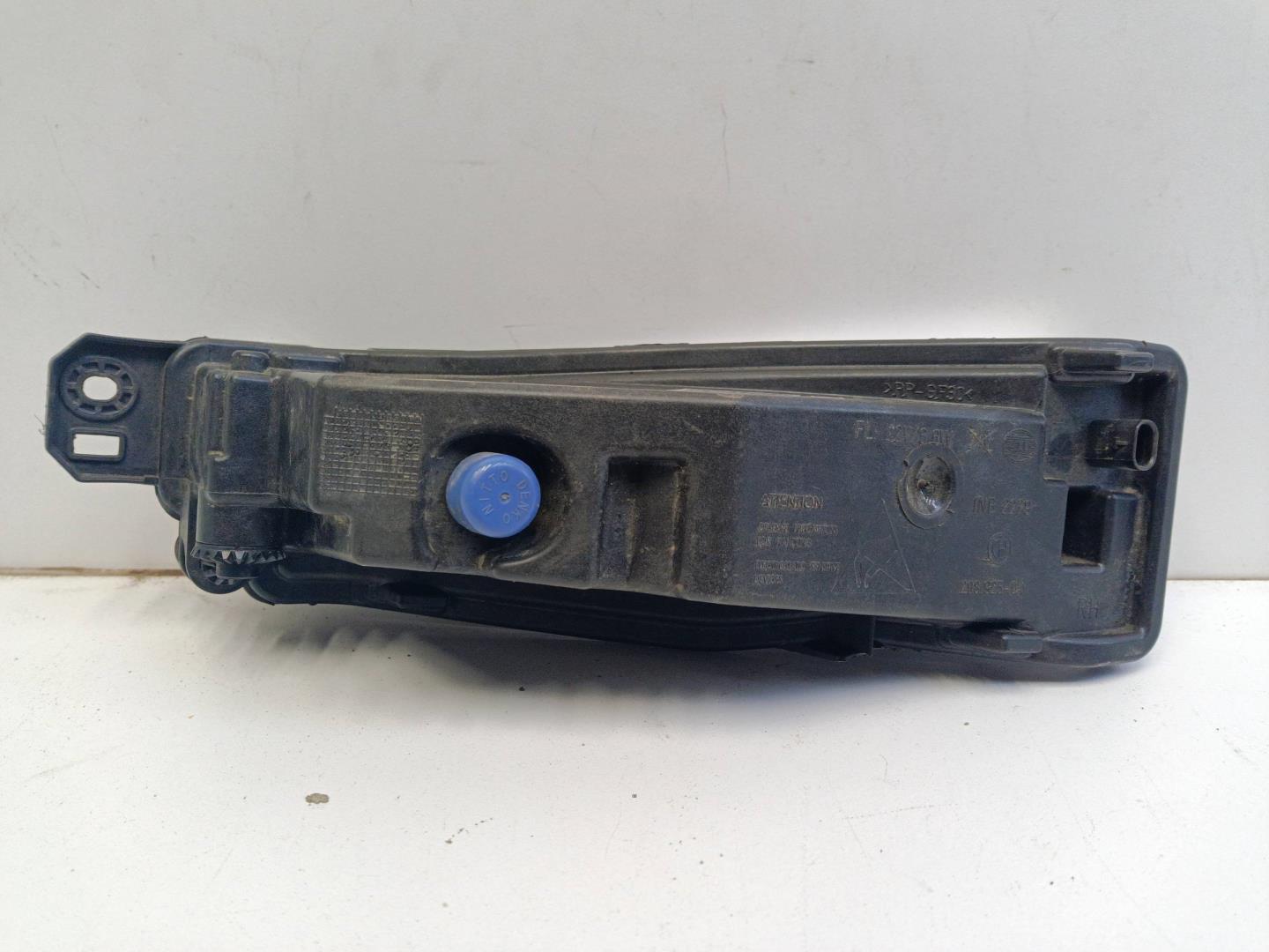 Фара противотуманная правая