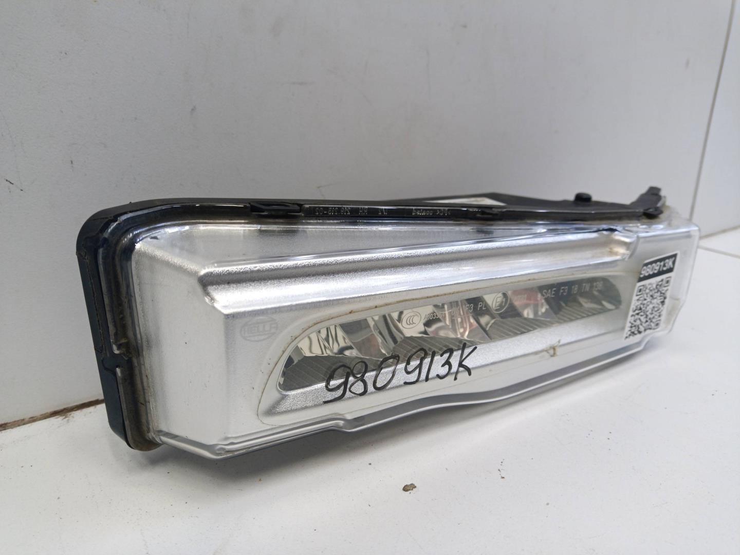 Фара противотуманная правая