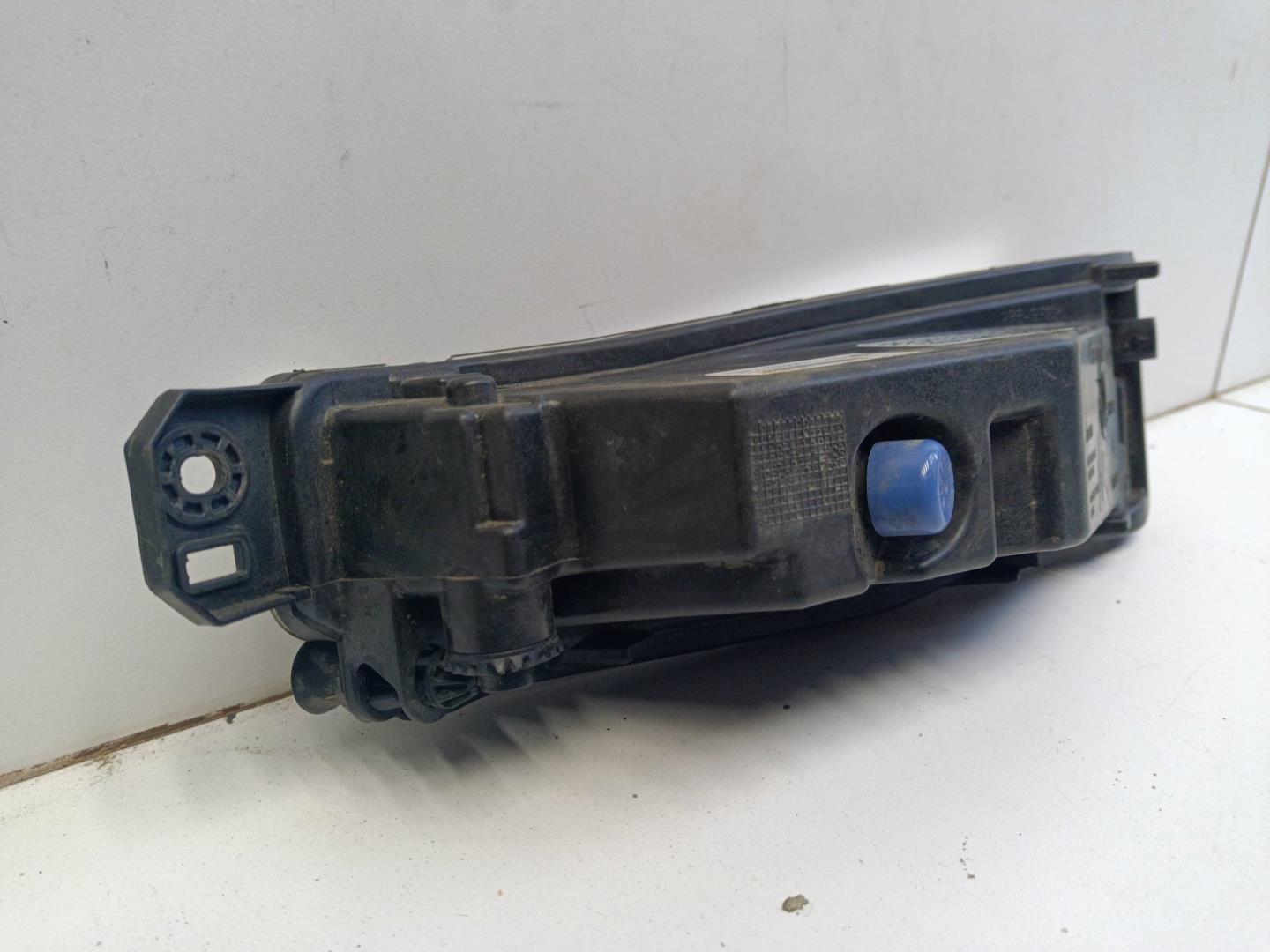 Фара противотуманная правая