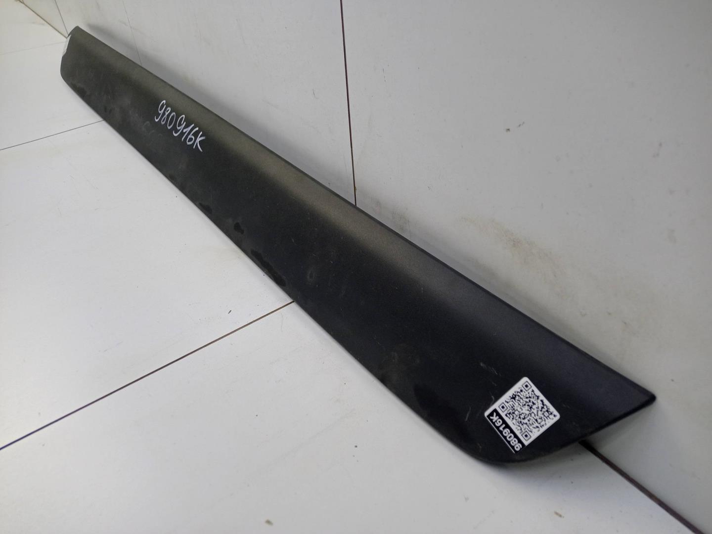 Накладка крышки багажника