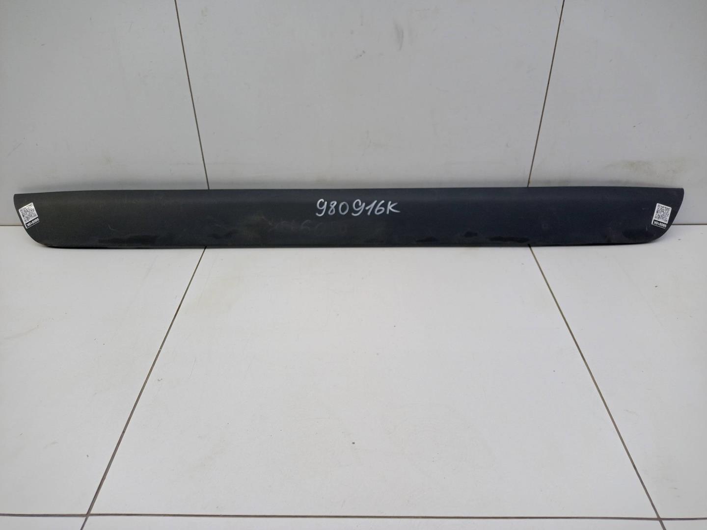 Накладка крышки багажника