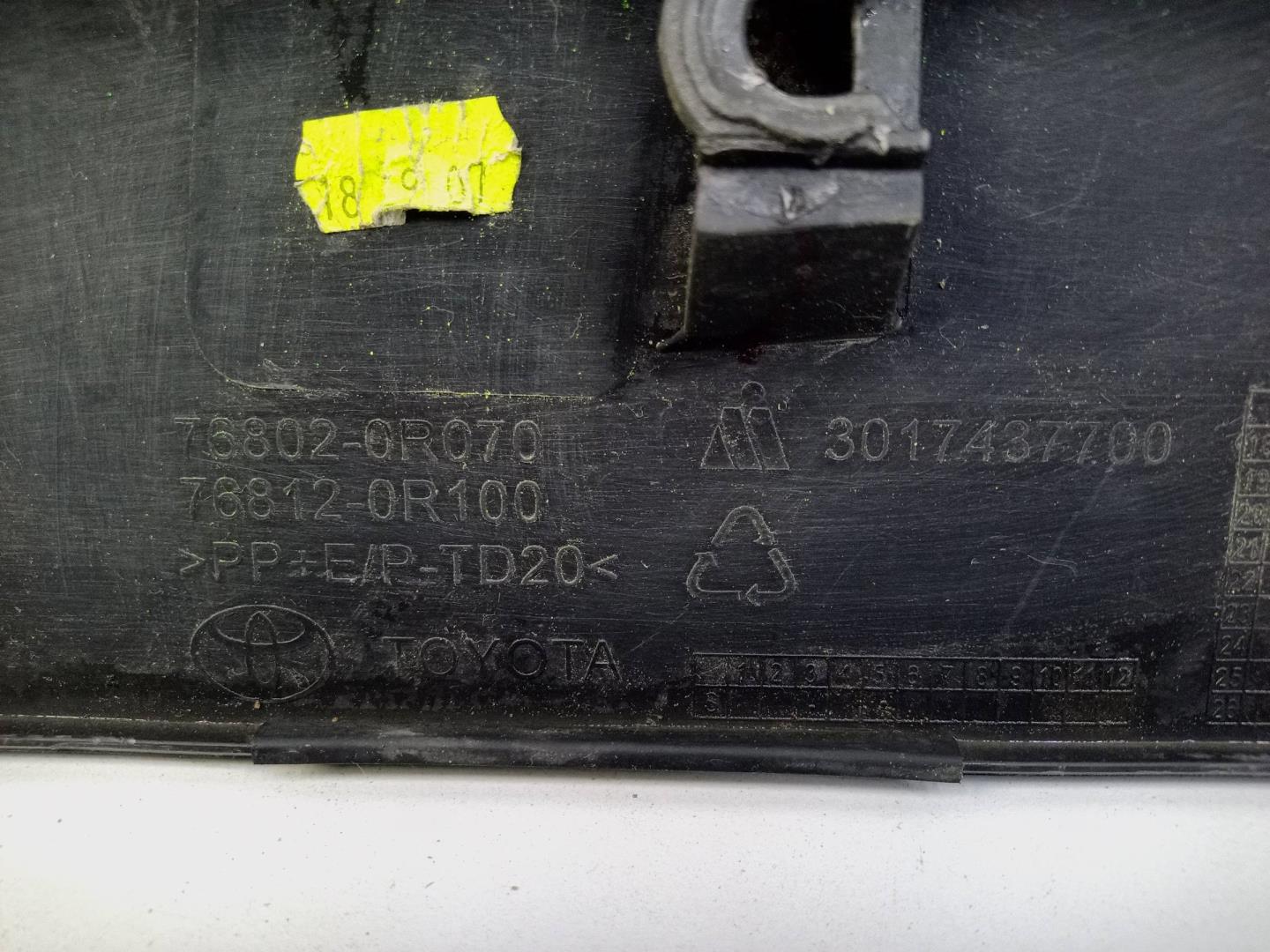 Накладка крышки багажника