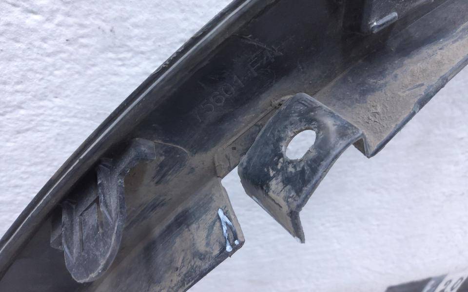 Накладка переднего крыла правого