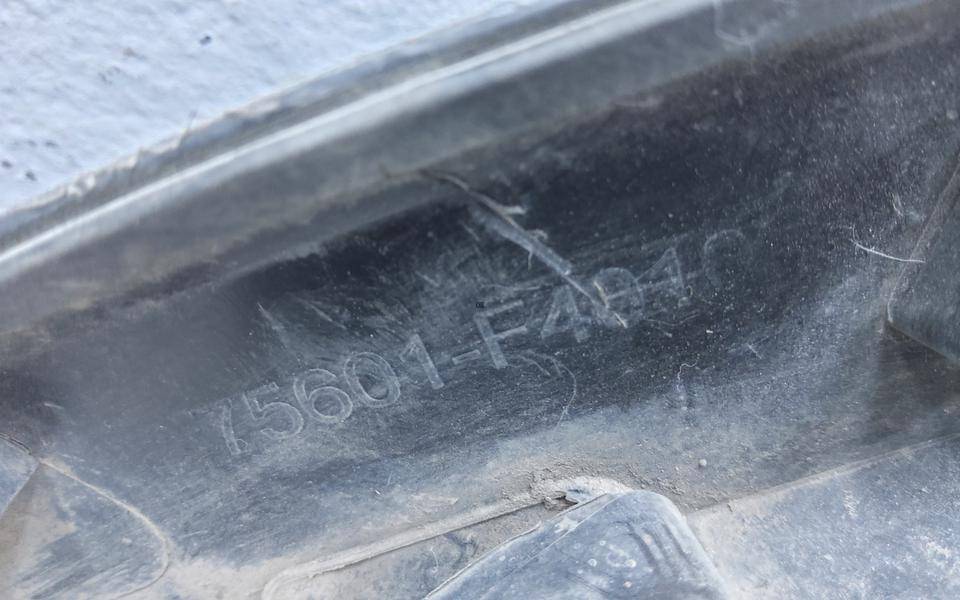 Накладка переднего крыла правого