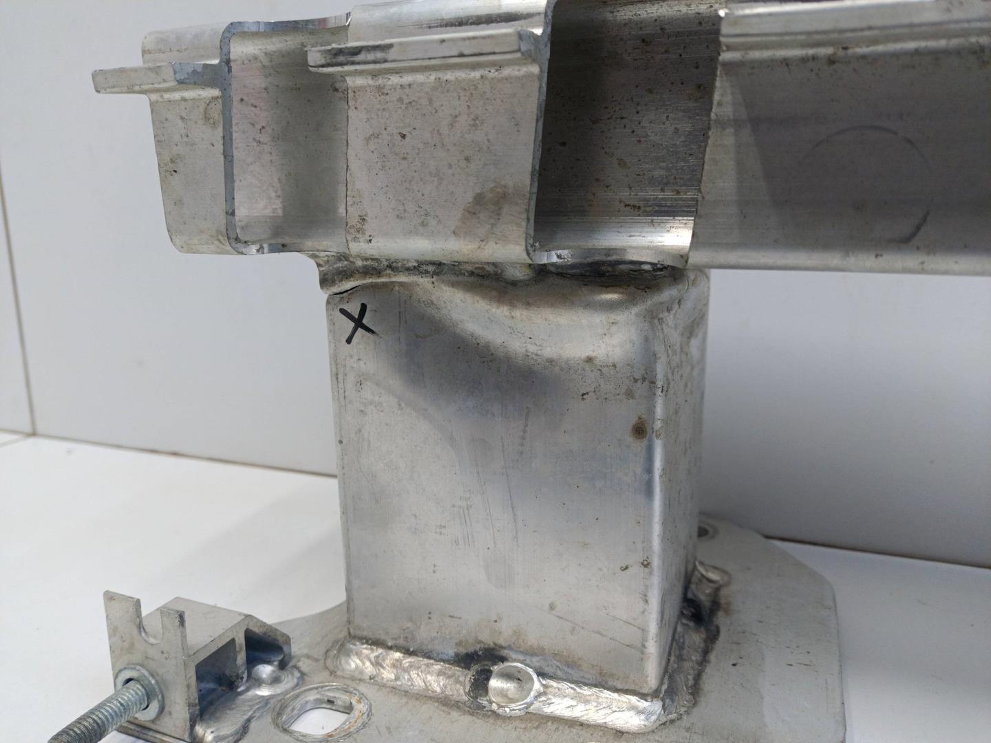 Усилитель заднего бампера