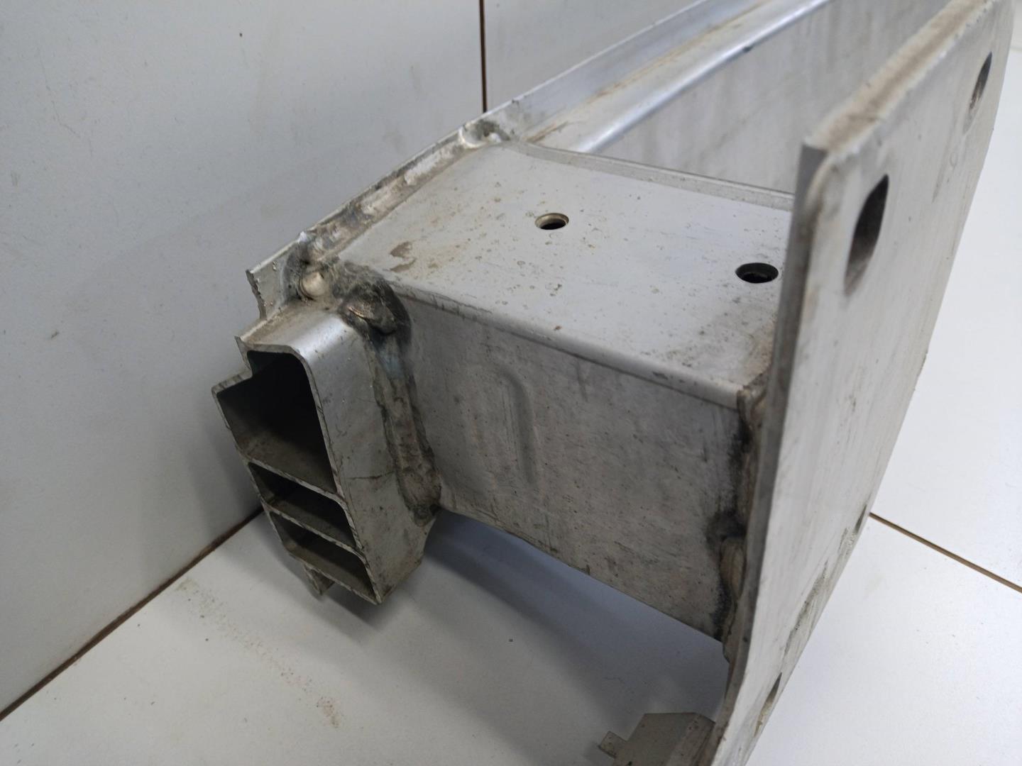 Усилитель заднего бампера