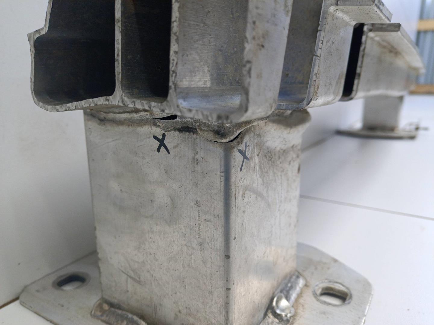 Усилитель заднего бампера