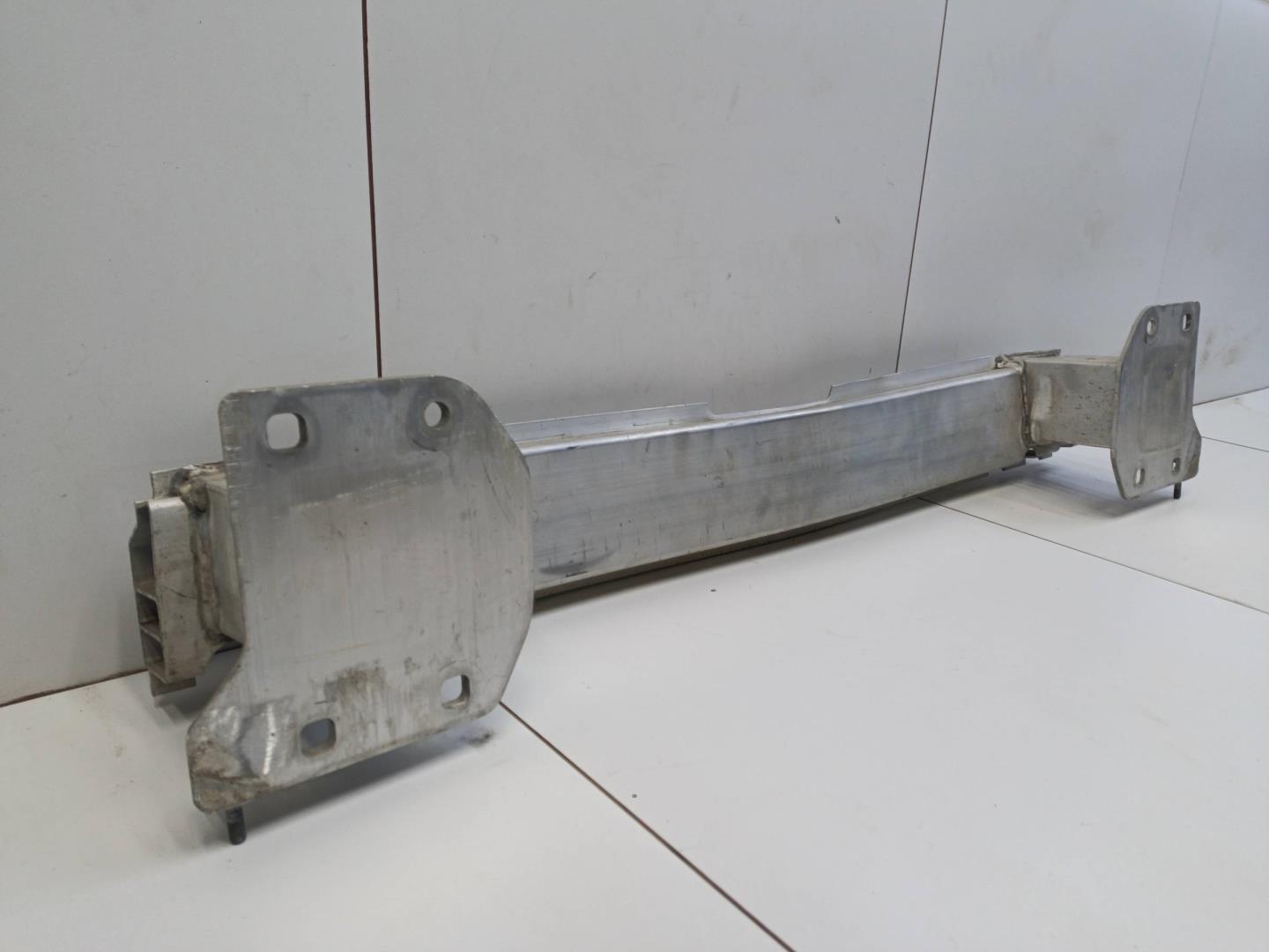 Усилитель заднего бампера