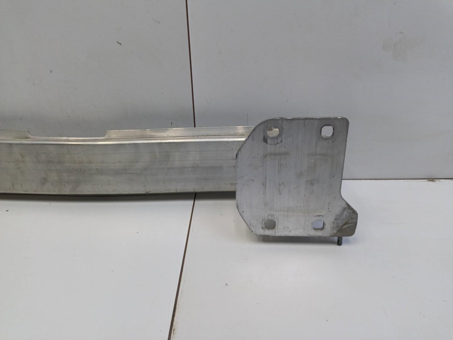 Усилитель заднего бампера