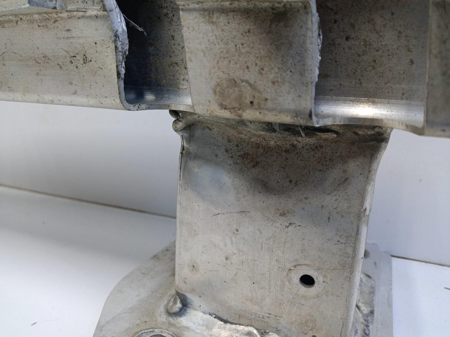 Усилитель заднего бампера