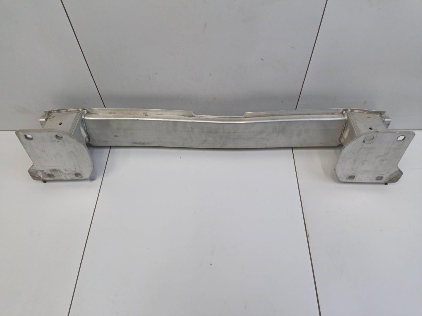 Усилитель заднего бампера