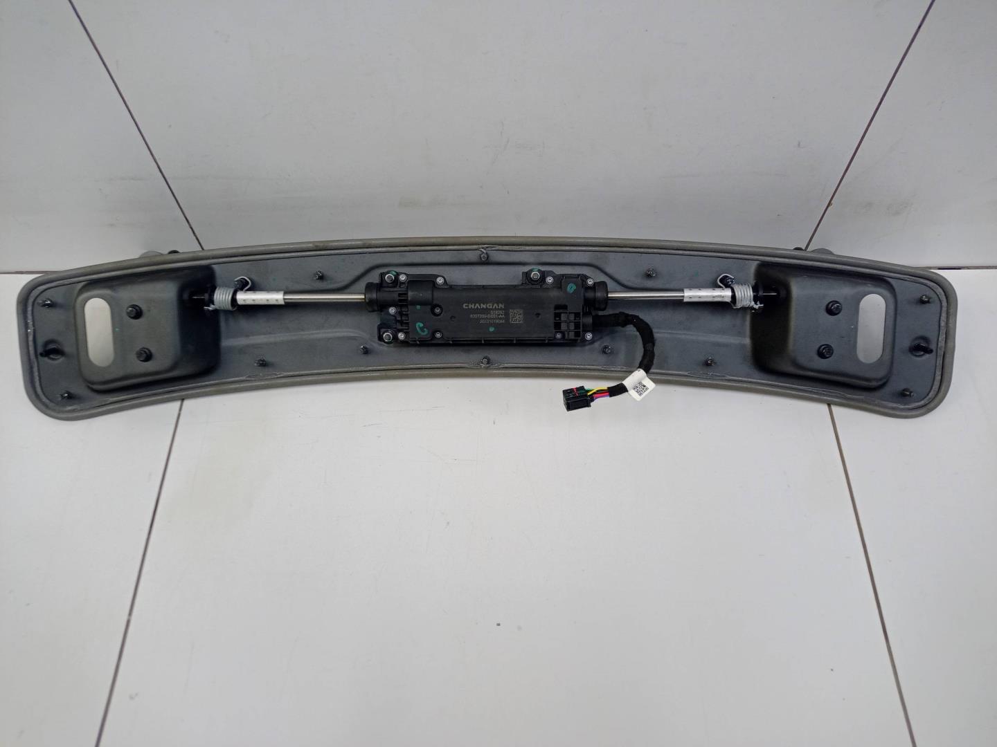 Механизм подъема спойлера