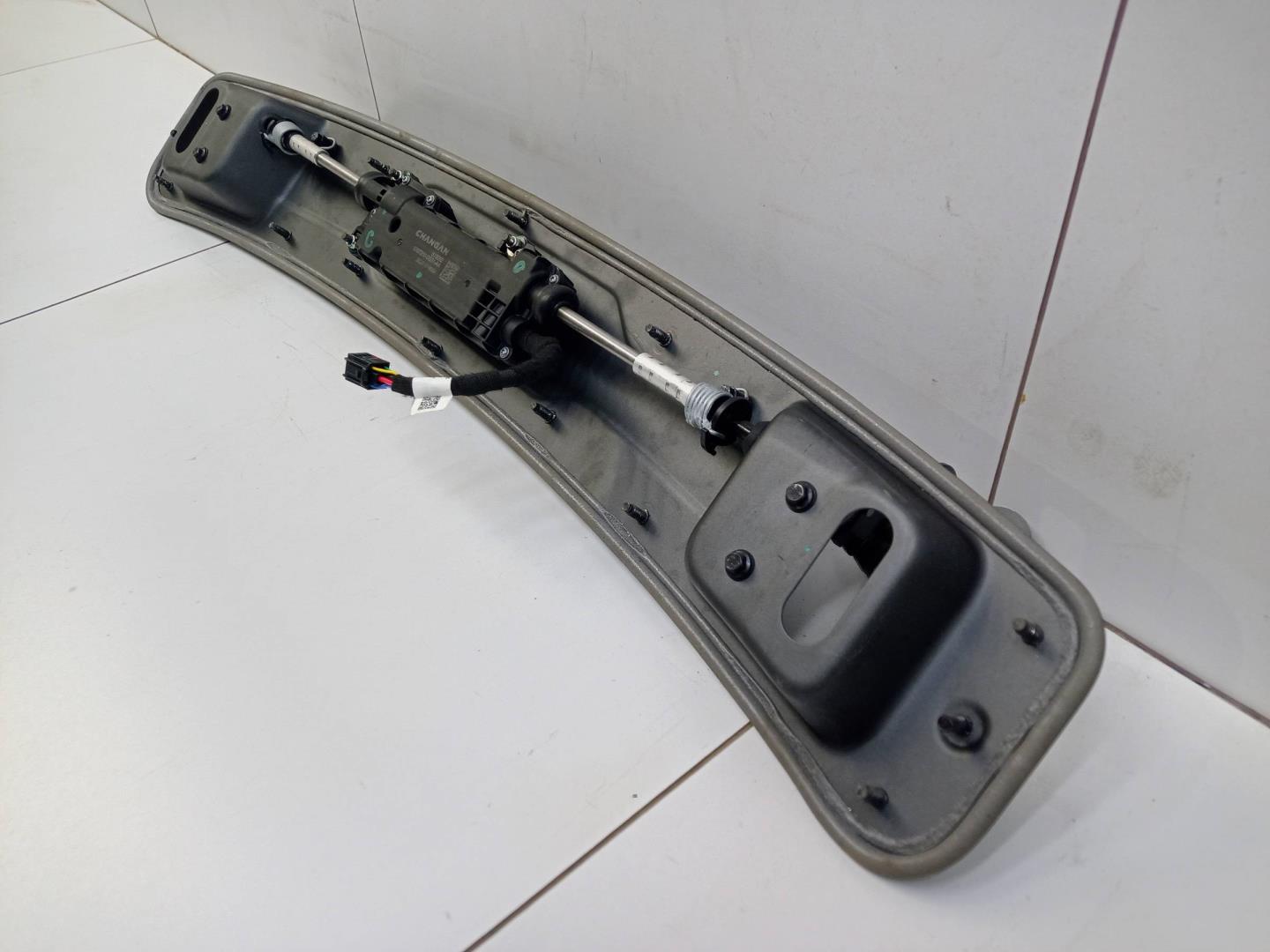 Механизм подъема спойлера