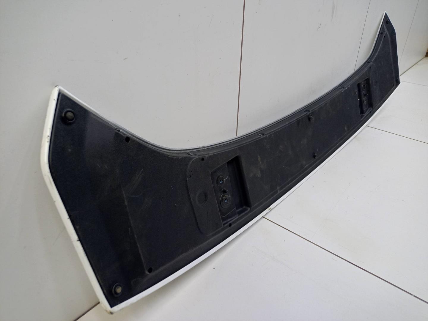 Спойлер (дефлектор) крышки багажника