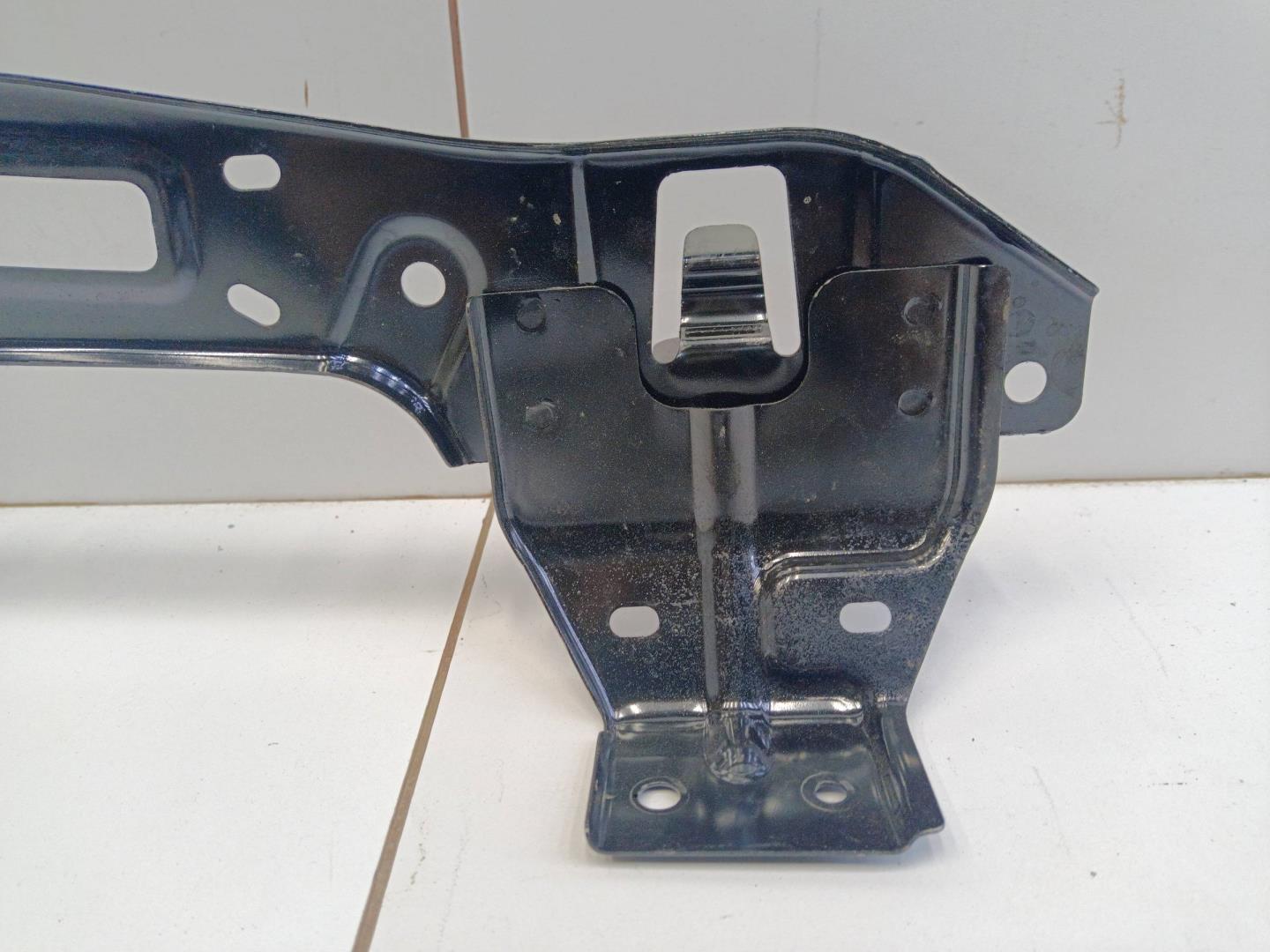 Кронштейн переднего бампера