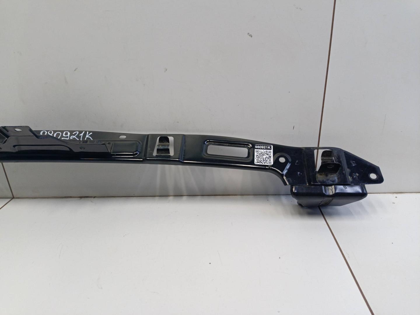 Кронштейн переднего бампера