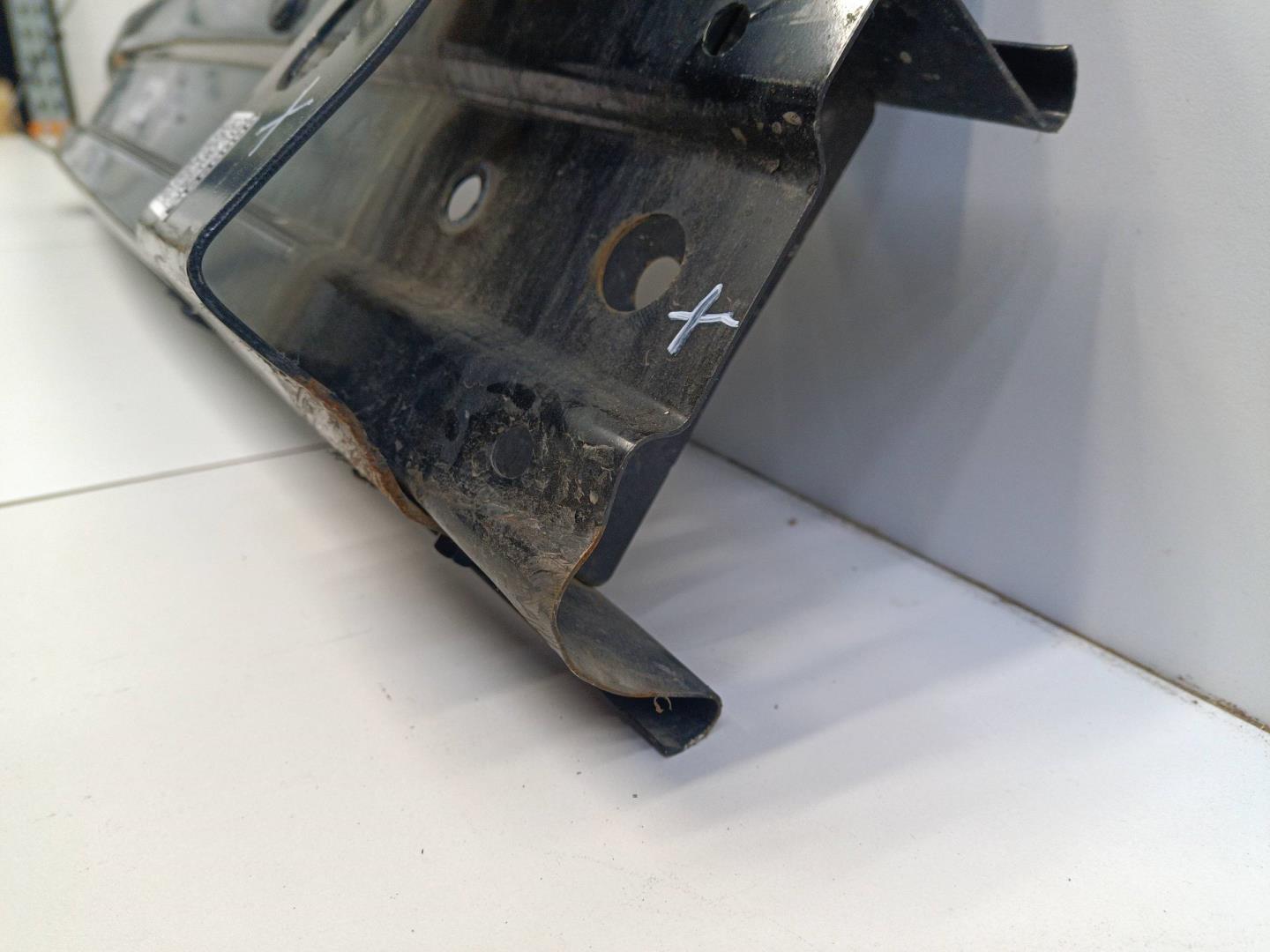 Усилитель переднего бампера