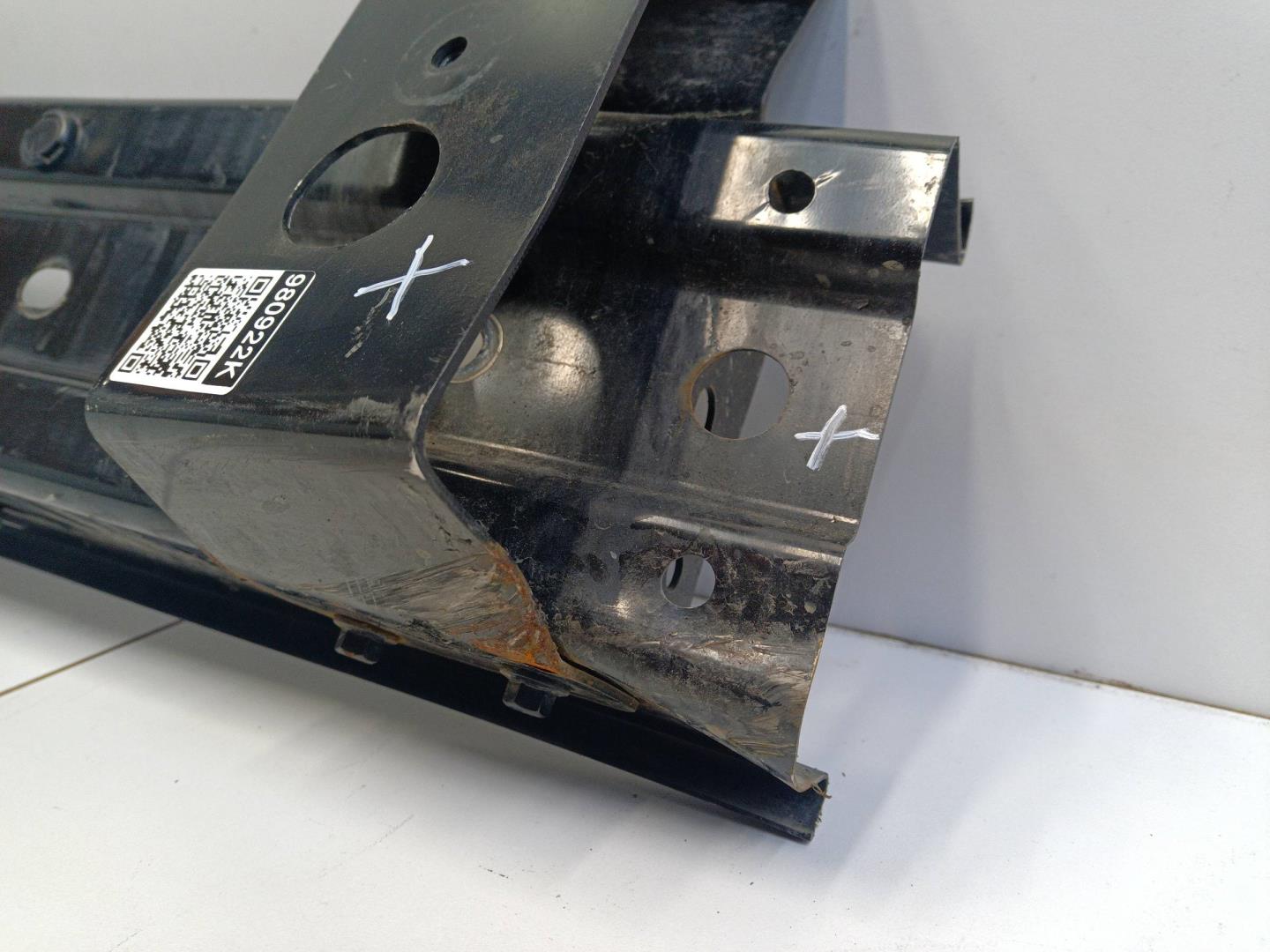 Усилитель переднего бампера