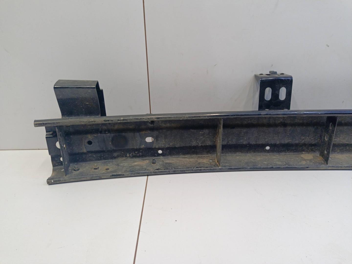 Усилитель переднего бампера