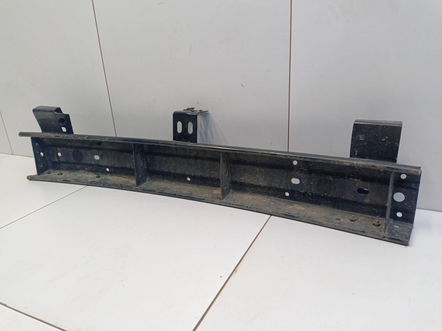 Усилитель переднего бампера