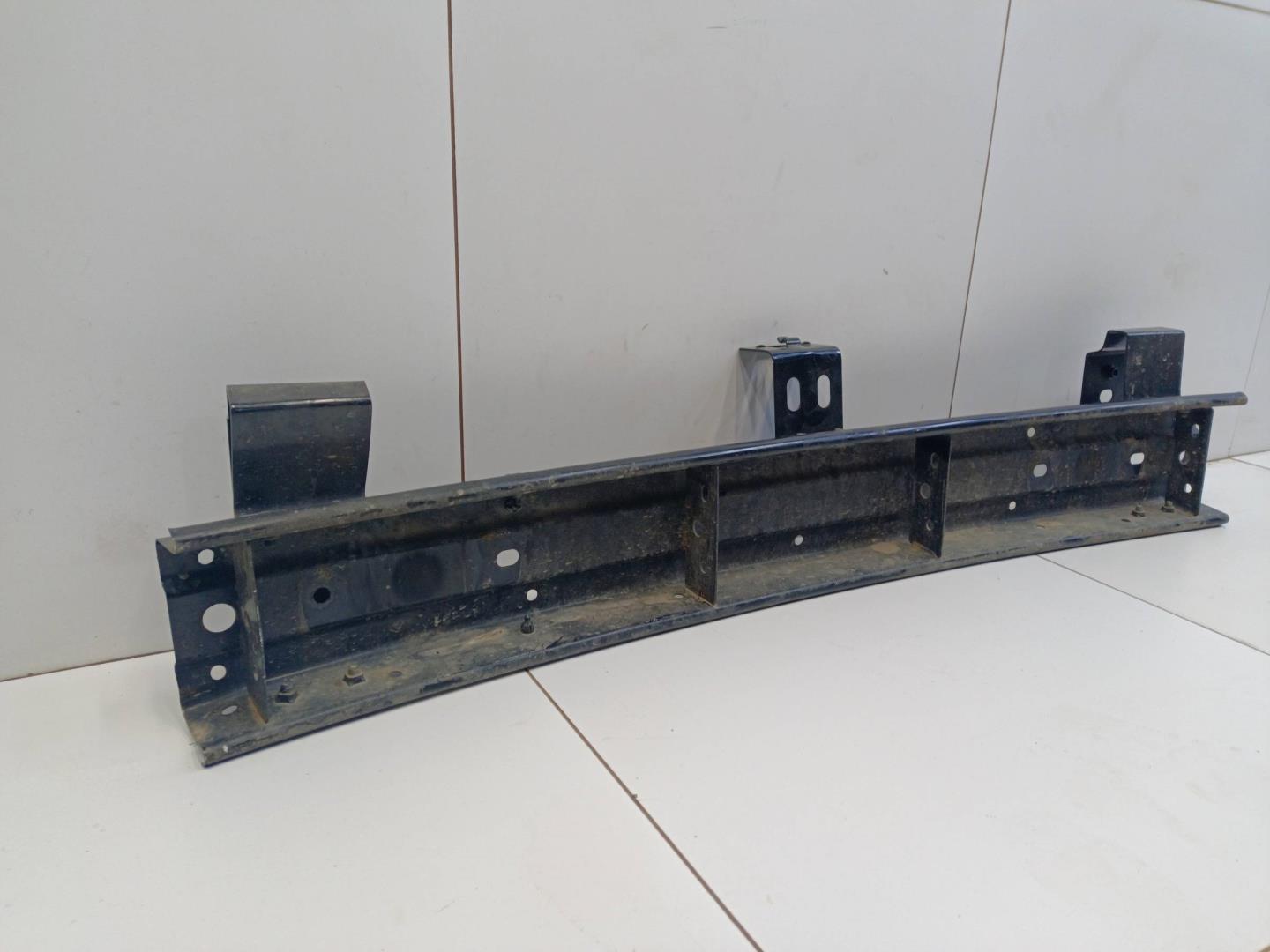 Усилитель переднего бампера